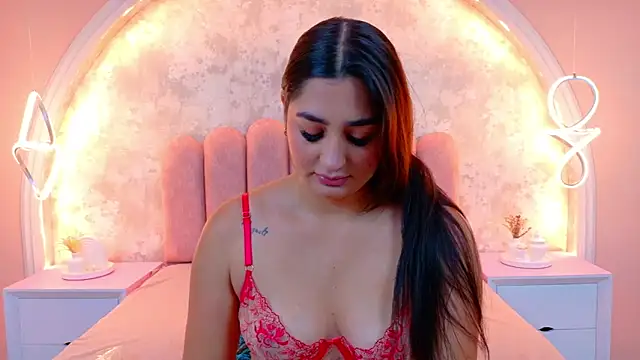 Snapshot of JasmineRhodes chatting on 11.04.25 JasmineRhodes online show from 11.04.25