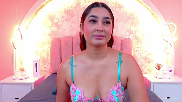 Snapshot of JasmineRhodes chatting on 11.28.25 JasmineRhodes online show from 11.28.25