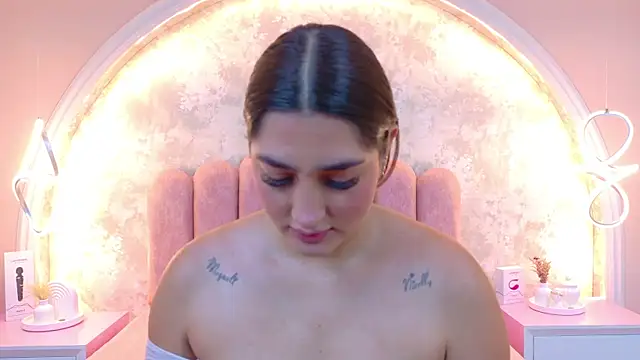 Snapshot of JasmineRhodes chatting on 01.07.26 JasmineRhodes online show from 01.07.26