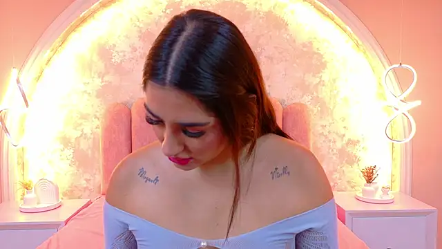 Snapshot of JasmineRhodes chatting on 02.02.26 JasmineRhodes online show from 02.02.26