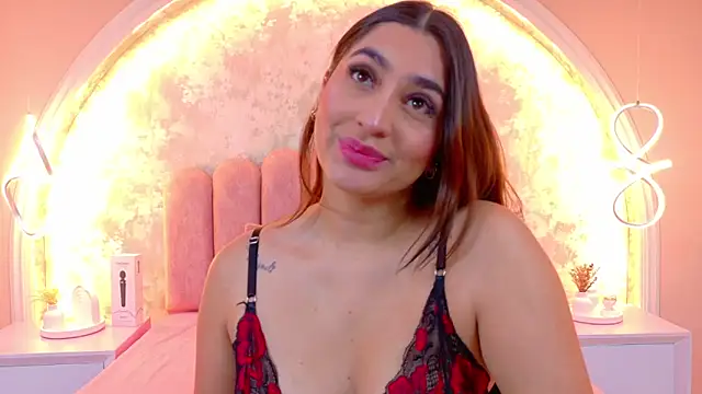 Snapshot of JasmineRhodes chatting on 02.05.26 JasmineRhodes online show from 02.05.26