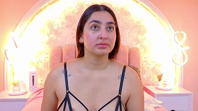 Snapshot of JasmineRhodes chatting on 03.02.26 JasmineRhodes online show from 03.02.26