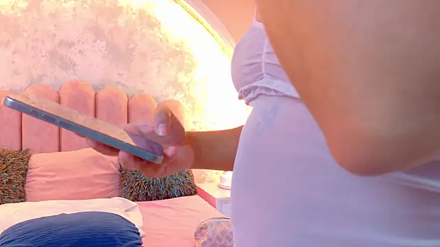 Snapshot of JasmineRhodes chatting on 03.04.26 JasmineRhodes online show from 03.04.26