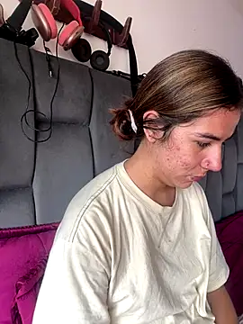 Snapshot of AllieYourGirl chatting on 12.19.25 AllieYourGirl online show from 12.19.25