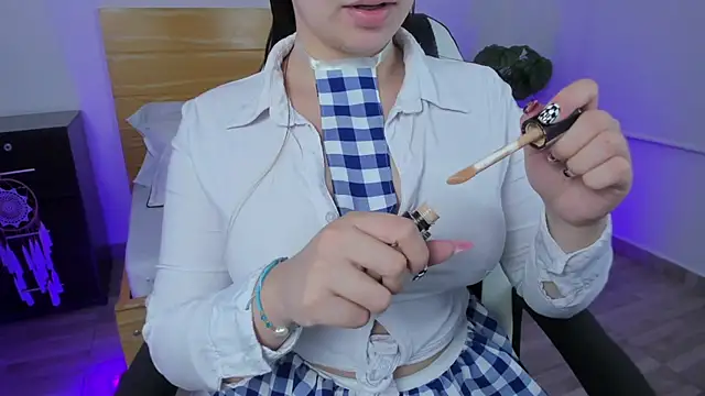 Snapshot of kitty_sweeety_ chatting on 10.29.25 kitty sweeety online show from 10.29.25