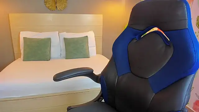 Snapshot of kitty_sweeety_ chatting on 11.07.25 kitty sweeety online show from 11.07.25