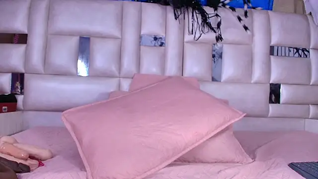 emmacurvy online show from 10.26.25