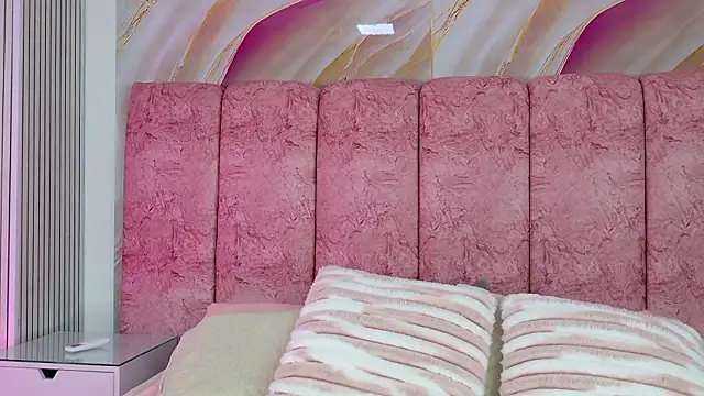 emmacurvy online show from 02.18.26