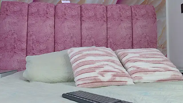 emmacurvy online show from 03.17.26