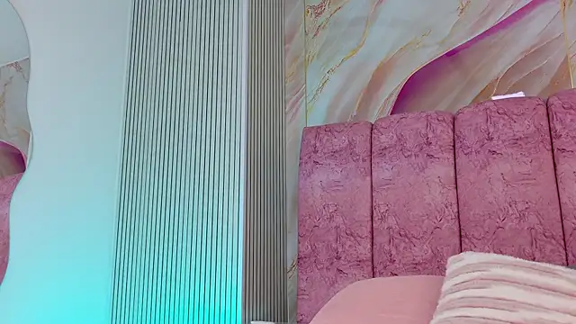 emmacurvy online show from 04.28.26