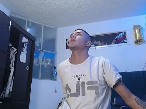 Snapshot of man_porn13 chatting on 10.30.25 man porn13 online show from 10.30.25