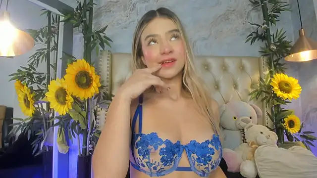 Snapshot of LittleeJaz chatting on 05.16.26 LittleeJaz online show from 05.16.26
