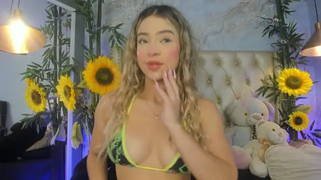 Snapshot of LittleeJaz chatting on 05.22.26 LittleeJaz online show from 05.22.26