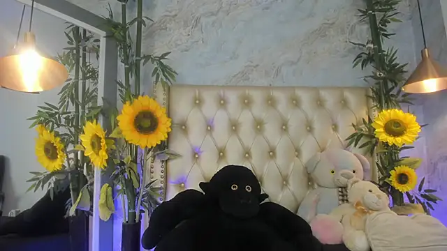 Snapshot of LittleeJaz chatting on 05.24.26 LittleeJaz online show from 05.24.26