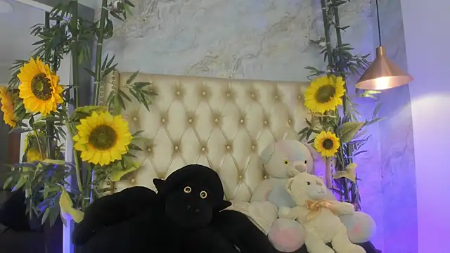 Snapshot of LittleeJaz chatting on 06.14.26 LittleeJaz online show from 06.14.26