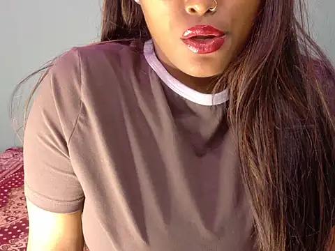 Snapshot of nylaahh-12 chatting on 11.08.25 nylaahh-12 online show from 11.08.25