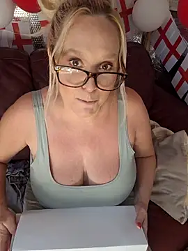 Snapshot of Bouncy-Bella28X chatting on 06.24.26 Bouncy-Bella28X online show from 06.24.26