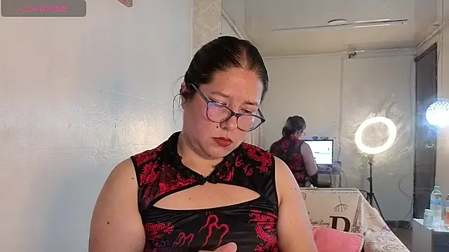 scarlett widow  online show from 05.16.26
