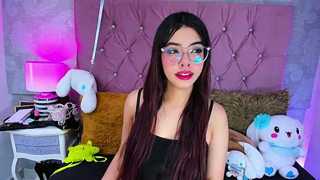 Snapshot of ZarahQueen chatting on 09.10.25 ZarahQueen online show from 09.10.25
