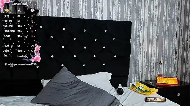 Alicee Moonn online show from 11.05.25