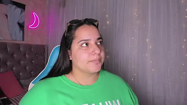 Snapshot of artemisa19 chatting on 09.15.25 artemisa19 online show from 09.15.25