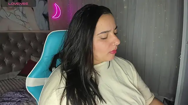 Snapshot of artemisa19 chatting on 09.30.25 artemisa19 online show from 09.30.25