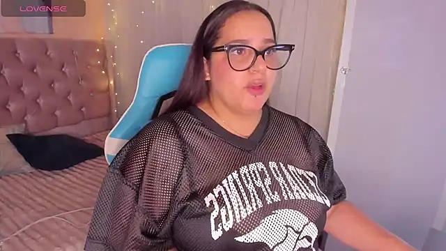 Snapshot of artemisa19 chatting on 11.25.25 artemisa19 online show from 11.25.25