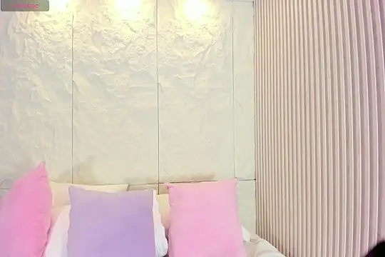 QetziaStoun online show from 12.05.25