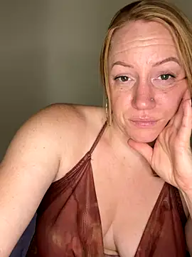 Snapshot of ChiliRoja chatting on 09.19.25 ChiliRoja online show from 09.19.25