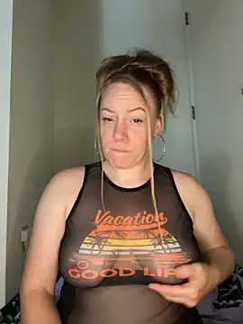 Snapshot of ChiliRoja chatting on 09.20.25 ChiliRoja online show from 09.20.25