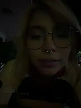 Snapshot of YunoRose_ chatting on 06.18.26 YunoRose online show from 06.18.26