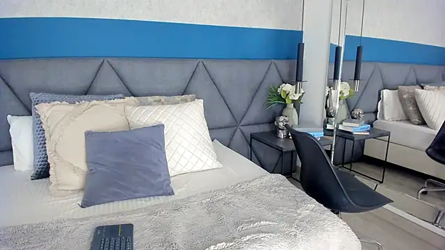 Snapshot of Mia_Roswell chatting on 10.23.25 Mia Roswell online show from 10.23.25