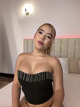 Mia Roswell online show from 06.19.26