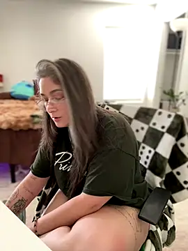 Alix Valentine online show from 09.08.25