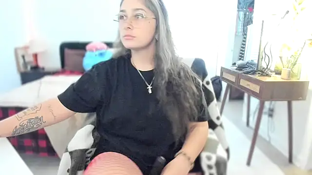 Snapshot of Alix_Valentine chatting on 05.17.26 Alix Valentine online show from 05.17.26