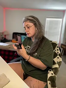 Snapshot of Alix_Valentine chatting on 05.19.26 Alix Valentine online show from 05.19.26