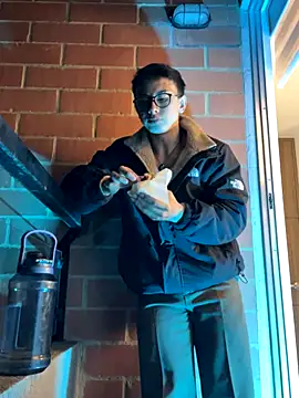 Snapshot of DeusbelliS chatting on 09.28.25 DeusbelliS online show from 09.28.25