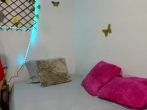 Snapshot of TamiDesire chatting on 10.13.25 TamiDesire online show from 10.13.25