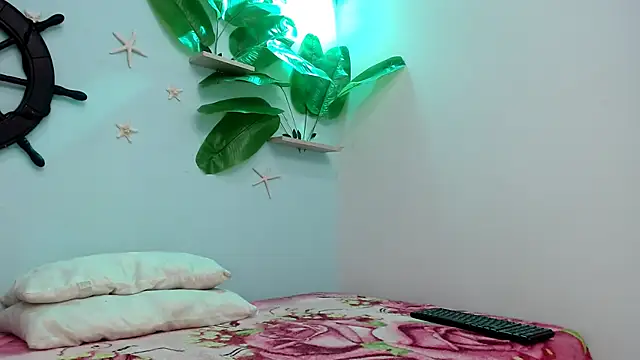 Snapshot of eladyrous98 chatting on 09.17.25 eladyrous98 online show from 09.17.25