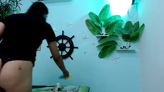 Snapshot of eladyrous98 chatting on 10.02.25 eladyrous98 online show from 10.02.25