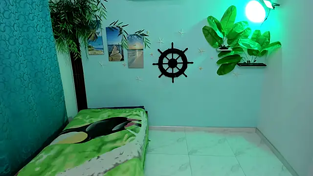 Snapshot of eladyrous98 chatting on 10.04.25 eladyrous98 online show from 10.04.25