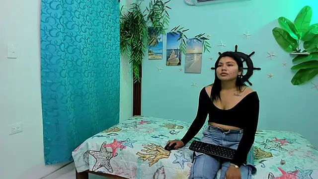 Snapshot of eladyrous98 chatting on 10.15.25 eladyrous98 online show from 10.15.25