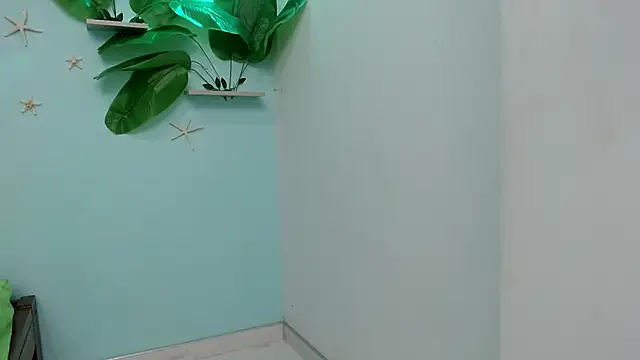 Snapshot of eladyrous98 chatting on 10.30.25 eladyrous98 online show from 10.30.25