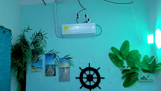 Snapshot of eladyrous98 chatting on 11.28.25 eladyrous98 online show from 11.28.25