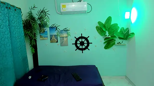 Snapshot of eladyrous98 chatting on 12.01.25 eladyrous98 online show from 12.01.25