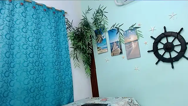 Snapshot of eladyrous98 chatting on 01.12.26 eladyrous98 online show from 01.12.26