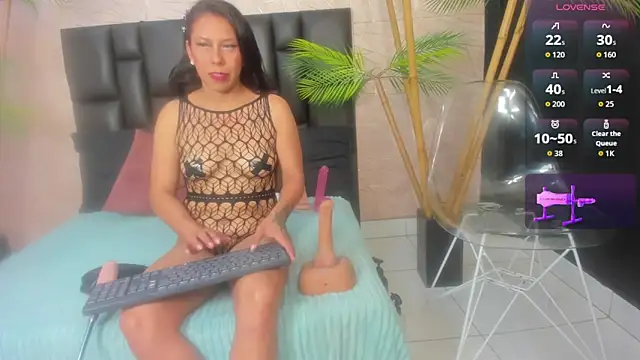 Snapshot of karlarusso chatting on 09.15.25 karlarusso online show from 09.15.25