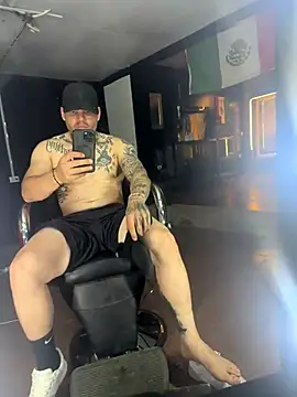 Snapshot of crazybarber69 chatting on 09.19.25 crazybarber69 online show from 09.19.25