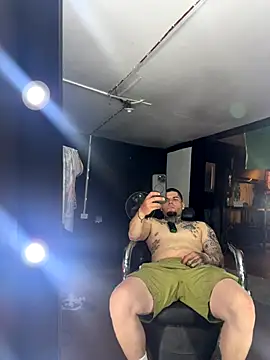 Snapshot of crazybarber69 chatting on 09.24.25 crazybarber69 online show from 09.24.25