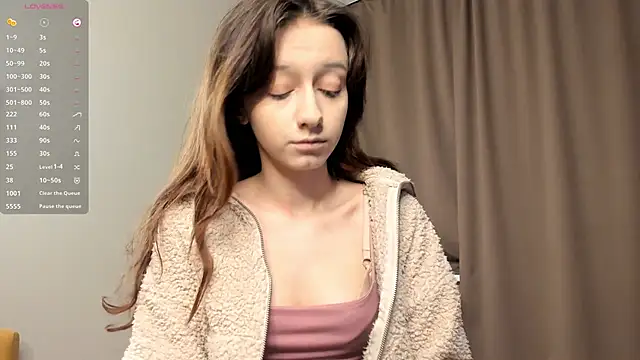 Snapshot of TaiteFairfield chatting on 12.20.25 TaiteFairfield online show from 12.20.25